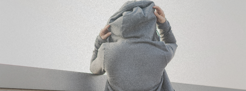 HOODIES & SWEATSHIRTS