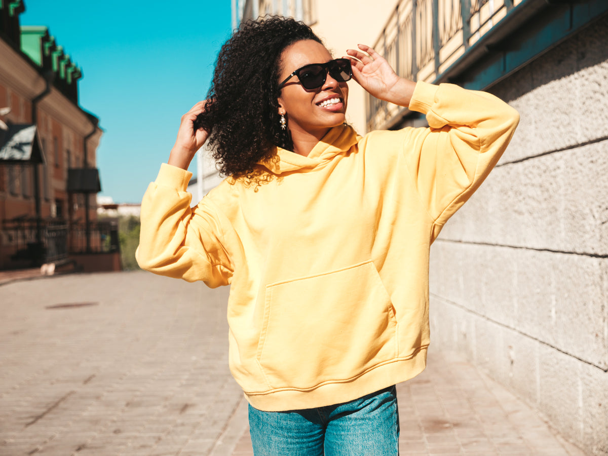 HOODIES & SWEATSHIRTS