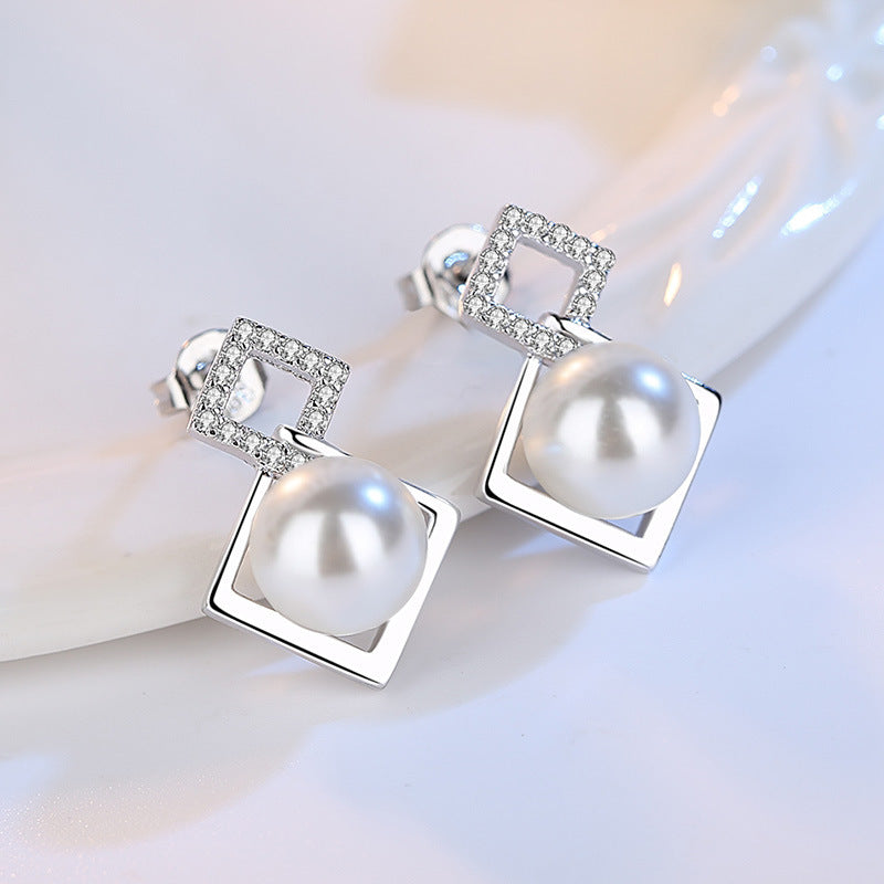 Elegant geometric silver-plated stud earrings