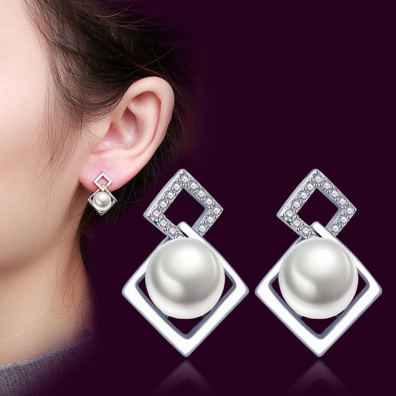 Elegant geometric silver-plated stud earrings