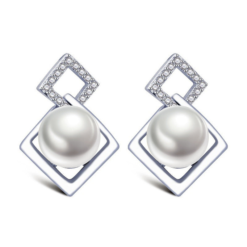 Elegant geometric silver-plated stud earrings