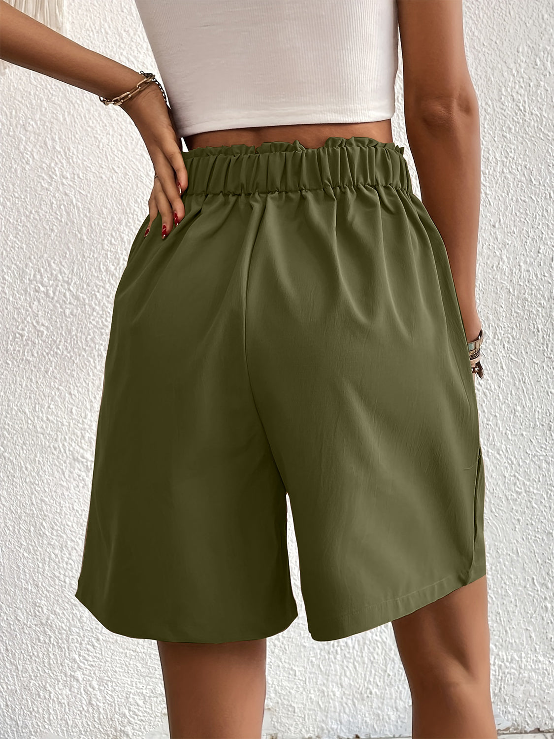 Pocketed Half Elastic Waist Shorts