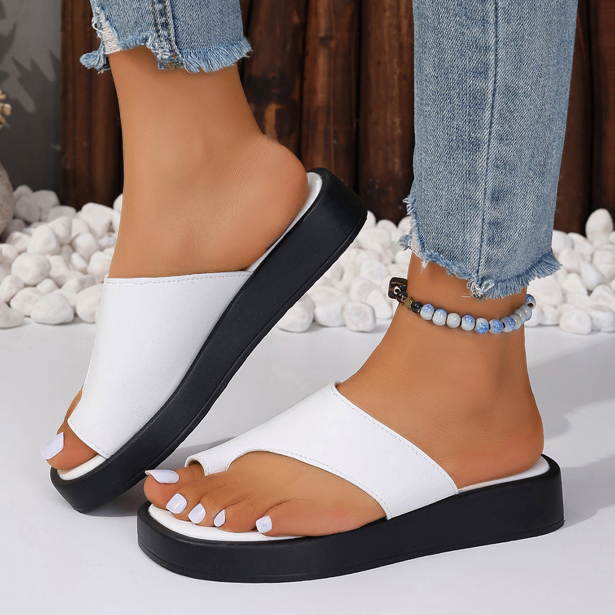 Thick-soled Clip Toe Flat Slippers